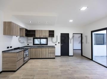 Casa · 145m² · 5 Ambientes · 2 Cocheras · Venta Casa 5 Ambientes Apto Credito - a Estrenar en Caseros - Acepta Permuta