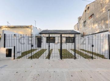 Casa · 148m² · 5 Ambientes · 2 Cocheras · Venta Casa 5 Ambientes a Estrenar en Caseros - Permuta