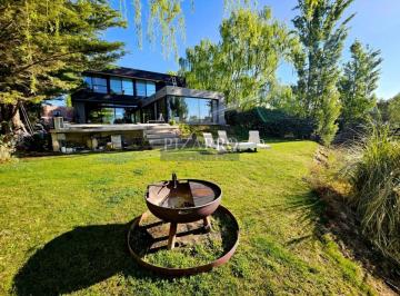 Casa de 7 ambientes, Neuquén · Alquiler Casa Gerencial - Amoblada - Barrio La Zagala
