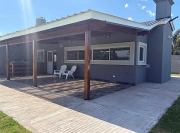 Casa · 142m² · 3 Ambientes · Casa Quinta con Pileta y Quincho en Estacion Camet.