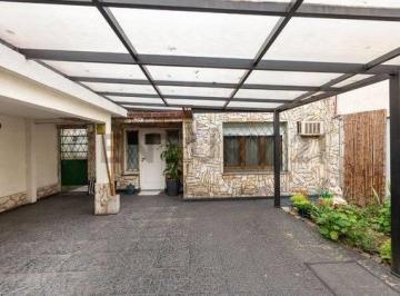 Casa · 176m² · 6 Ambientes · 2 Cocheras · Casa Multifamiliar Caseros - Permuta - Financia
