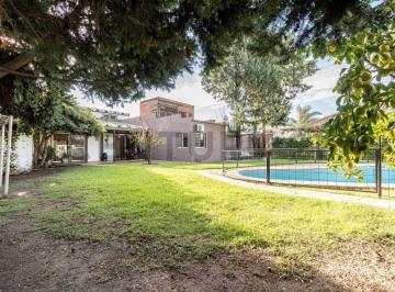 Casa · 100m² · 5 Ambientes · 1 Cochera · PH Tipo Casa con Parque y Piscina Permuta