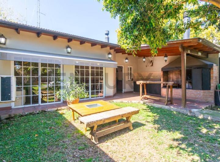 Casa · 132m² · 5 Ambientes · 2 Cocheras