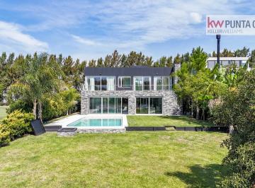 Casa · 490m² · 7 Ambientes · 6 Cocheras · Casa en Venta Barrio Náutico San Juan, Villanueva