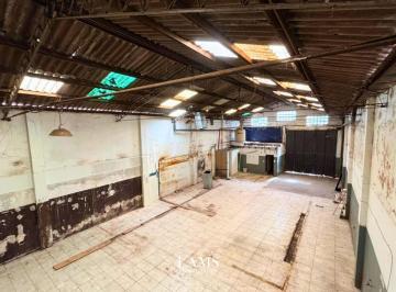 Local comercial · 230m² · Venta / Alquiler - Galpon 230 m² - Barrio Sarmiento