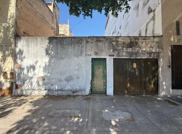 Casa · 214m² · 4 Ambientes · 1 Cochera · Casa Lote Propio a Refaccionar Villa Santa Rita