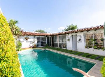 Casa · 120m² · 6 Ambientes · Venta Casa 5 Amb C Pileta Garage y Quincho Permuta