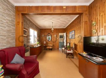 Casa · 192m² · 6 Ambientes · 1 Cochera · Casa de Categoría en Villa Maipú. Apto Crédito. Permuta