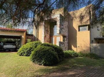 Casa · 400m² · 3 Dormitorios · 2 Cocheras · Córdoba - Villa Allende - San Isidro - Muy Cerca del Club House