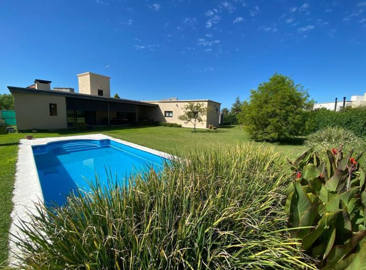 Casa · 300m² · 6 Ambientes