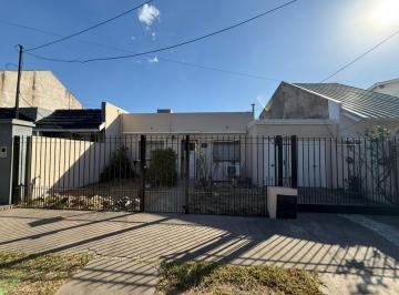 Casa · 80m² · 3 Ambientes · 1 Cochera · Casa en Venta - Monte Grande