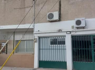 Casa · 220m² · 4 Ambientes · 1 Cochera · Casa - Bernal Oeste