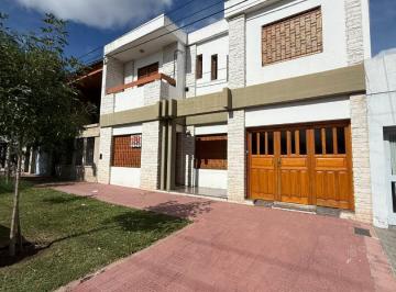 Casa · 194m² · 5 Ambientes · 2 Cocheras · Venta - Hermosa Casa - Barrio Juniors
