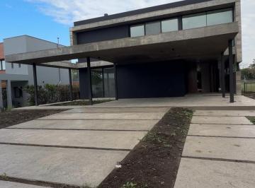 Casa · 258m² · 7 Ambientes · 2 Cocheras · Casa en Country San Pablo