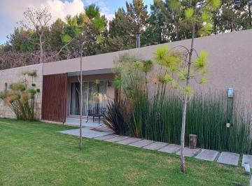 Casa · 180m² · 6 Ambientes · Casa en Venta - 3 Dorm. 4 Baños - La Plata