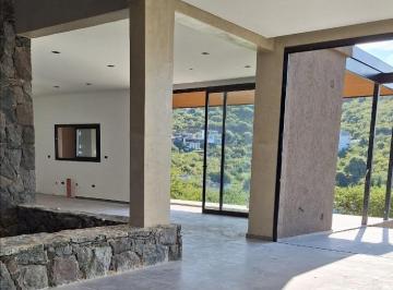 Casa · 330m² · 7 Ambientes · 2 Cocheras · Casa Country La Deseada