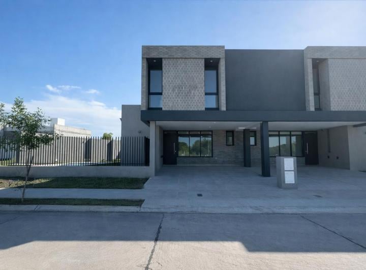Casa · 180m² · 4 Ambientes · 2 Cocheras