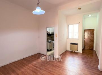 Departamento · 44m² · 2 Ambientes · Azcuenaga Al 200 - Contrafrente Balcon Todo Sol Apto Profesional