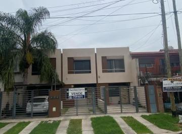 Departamento · 144m² · 4 Ambientes · 1 Cochera · Excelente Duplex en Venta en Ituzaingo de 4 Ambientes