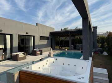 Casa · 172m² · 4 Ambientes · 2 Cocheras · Casa Chalet en Venta en Santa Guadalupe, Pilar del Este, Pilar
