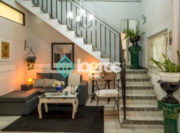Casa de 7 ambientes, Salta · Casa en Venta – Zona Comercial Macrocentro – Salta