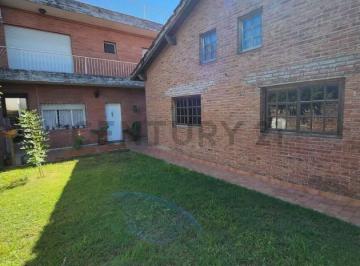 Casa · 130m² · 4 Ambientes · 1 Cochera · Venta de Casa en Aldo Bonzi 4 Ambientes Jardin Balcon Patio Cochera