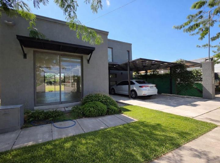 Casa · 160m² · 6 Ambientes · 2 Cocheras