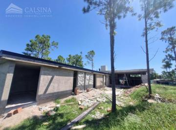 Casa · 309m² · 3 Dormitorios · 4 Cocheras · Casa en Venta Chacras de La Villa