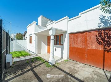 Casa · 82m² · 4 Ambientes · 1 Cochera · Venta - Casa 4 Ambientes - Reciclada - Parque - El Progreso
