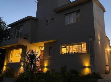 Casa · 150m² · 4 Ambientes · 1 Cochera · Apto Credito! Casa en Venta - 3 Dorm - Rio Ceballos!