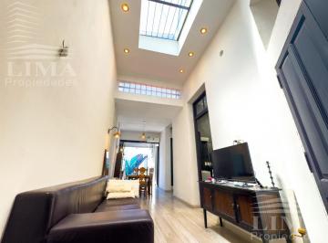 Casa · 180m² · 8 Ambientes · 1 Cochera · Casa 3 Dorm. Brown 2676!