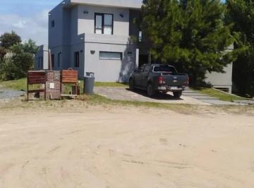 Casa · 374m² · 7 Ambientes · Casa en Venta - 5 Dorm. 8 Baños - Pinamar