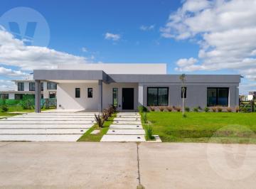 Casa · 140m² · 4 Ambientes · 2 Cocheras · Casa en La Magdalena