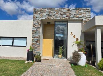 Casa de 4 ambientes, Tigre · Casa en Venta C/ Cochera en San Sebastián