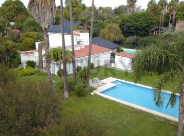 Casa · 251m² · 6 Ambientes · 2 Cocheras · Venta Casa 3 Dorm. con Pileta en Los Olmos, Roldán