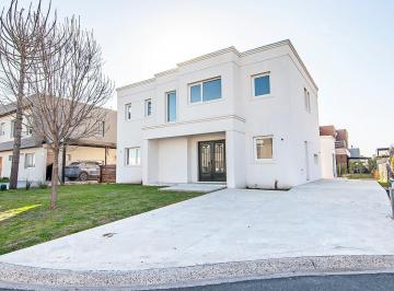 Casa · 203m² · 6 Ambientes · 1 Cochera · Casa en Venta en Lagoon Pilar, Pilar, G. B. a. Zona Norte