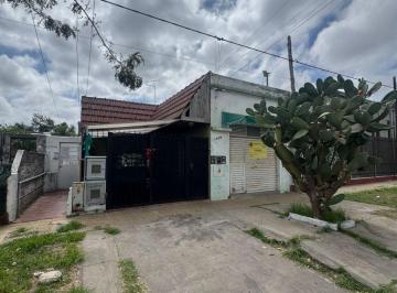 Casa de 3 ambientes, La Plata · Casa, Departamento Interno y Local en Venta Sobre Lote de 250 m² en Los Hornos