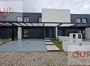 Casa · 175m² · 6 Ambientes · 2 Cocheras · Excelente Dúplex en Docta, No Te Pierdas La Oportunidad!