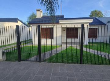Casa · 172m² · 3 Ambientes · 1 Cochera · Venta - Casa Dos Dorm. con Jardín y Parrilla - Villa Amelia