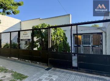 Casa · 205m² · 8 Ambientes · 3 Cocheras · Venta de Casa, Lote 10x60, La Plata