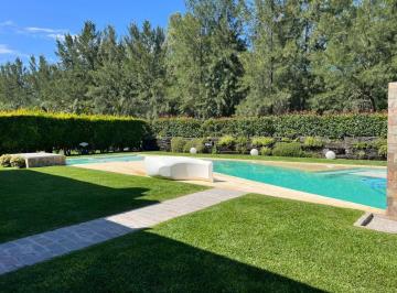 Casa de 7 ambientes, Ezeiza · Casa en Alquiler en Barrio Privado Terralagos Canning