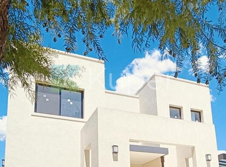 Casa · 271m² · 5 Ambientes · 1 Cochera