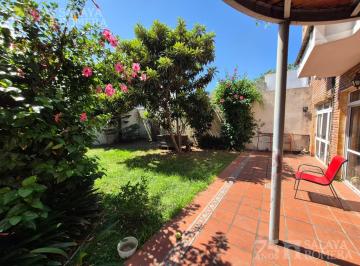 Casa · 230m² · 5 Ambientes · 2 Cocheras · Casa 5 Ambientes en Olivos
