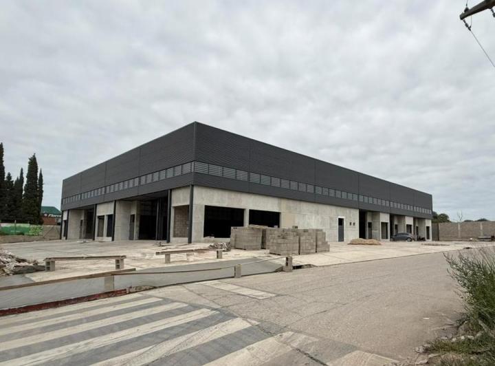 Local comercial · 1940m² · 3 Ambientes