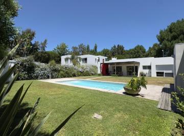 Casa · 1000m² · 5 Ambientes · 1 Cochera · Casa - Barrio Cordoba