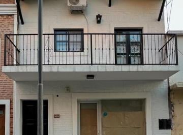 Casa · 156m² · 4 Ambientes · Duplex en Venta 2 Dorm. 3 Baños + 1 Ambiente Apto Para Local Comercial