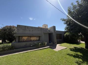 Casa · 117m² · 4 Ambientes · 1 Cochera · Vendo! Casa en Prados de La Villa
