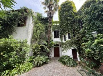 Casa · 305m² · 6 Ambientes · 1 Cochera · Teresa Urdapilleta Propiedades. - Excelente Ubicación