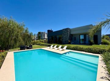 Casa · 243m² · 4 Ambientes · 1 Cochera · Espectacular Casa en Venta en El Naudir, a La Laguna - ID 5970