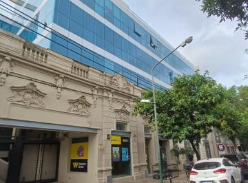Oficina comercial · 425m² · Oficina en Barrio 30 de Octubre